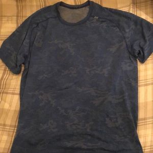 XXL men’s Lululemon shirt